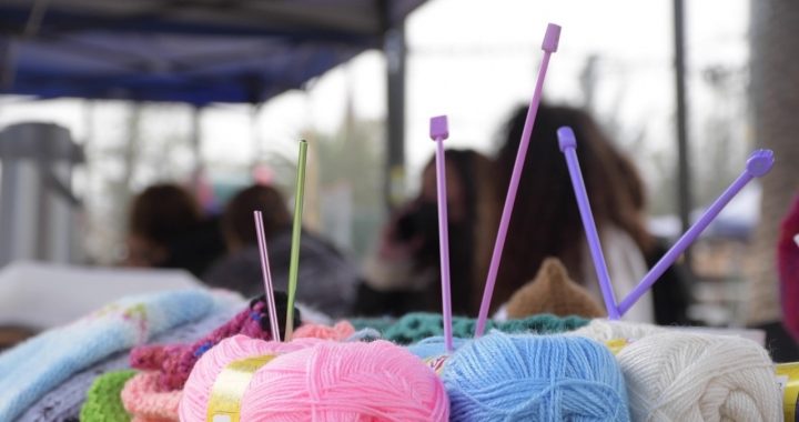 CUADRO A CUADRO INVITAN A CONFECCIONAR MANTAS SOLIDARIAS PARA EL INVIERNO