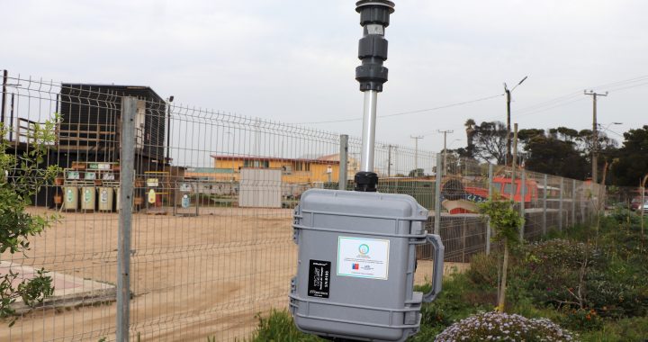 Centro de Ciencia del Clima y la Resiliencia instala equipos para monitorear compuestos contaminantes del aire en Quintero