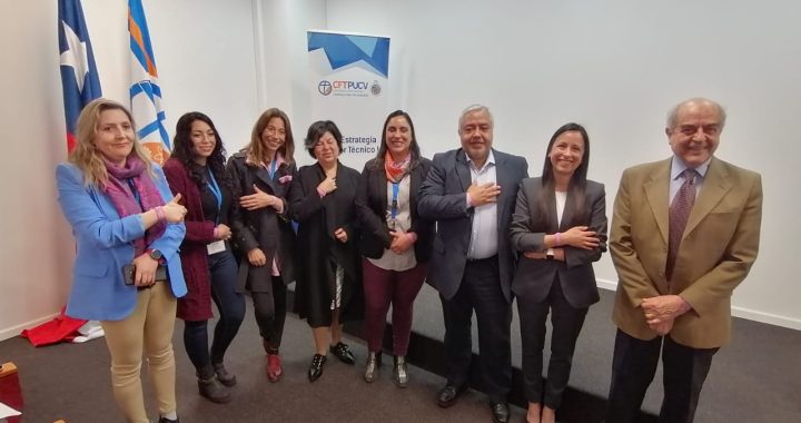 CFT PUCV conmemoró «#Día de la no violencia contra la #mujer» con emotiva actividad en la Sede #Valparaíso