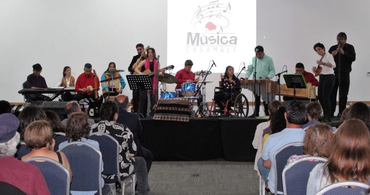 Guitarrista de Los Jaivas tocó en concierto de fin de año de la Banda Música Ensamble