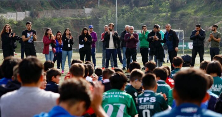 Nueva Escuela Popular de Fútbol en Valparaíso beneficiará a más de 100 niños y niñas