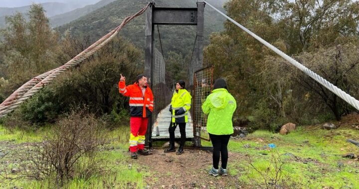 Alcaldesa Melipillán y autoridades regionales recorrieron camino a Colliguay para inspeccionar trabajos de mitigación por frente de mal tiempo