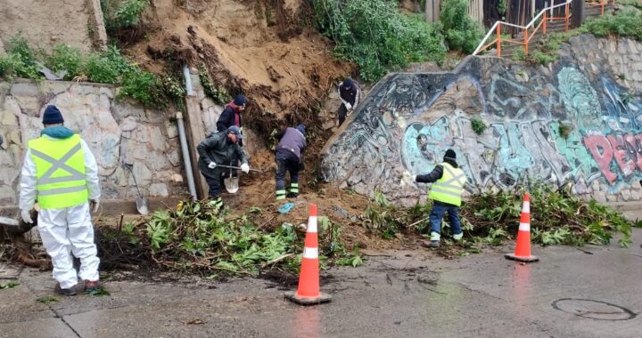 Municipio porteño continúa despliegue en terreno por sistema frontal