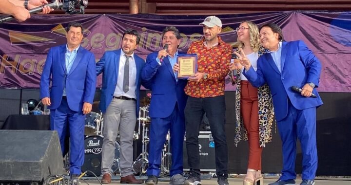 Patricio Cárcamo triunfa en el festival musical para personas mayores en La Calera