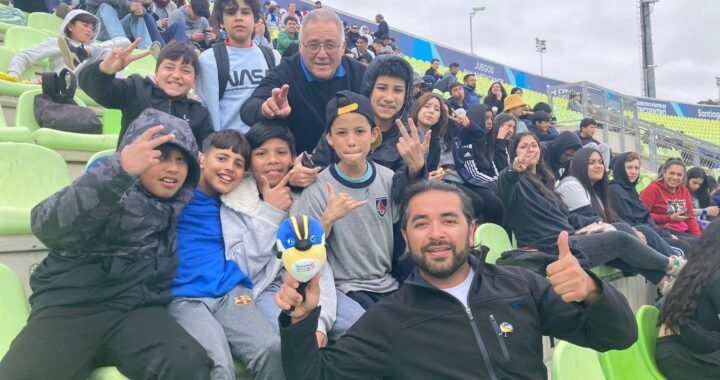 Escolares disfrutan de los Juegos Panamericanos en el estadio Elías Figueroa