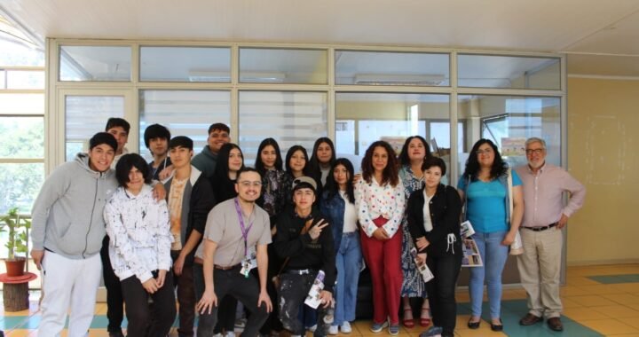 Reconocimiento a Egresados del Liceo Leonardo Da Vinci por Alcaldesa Filomena Navia