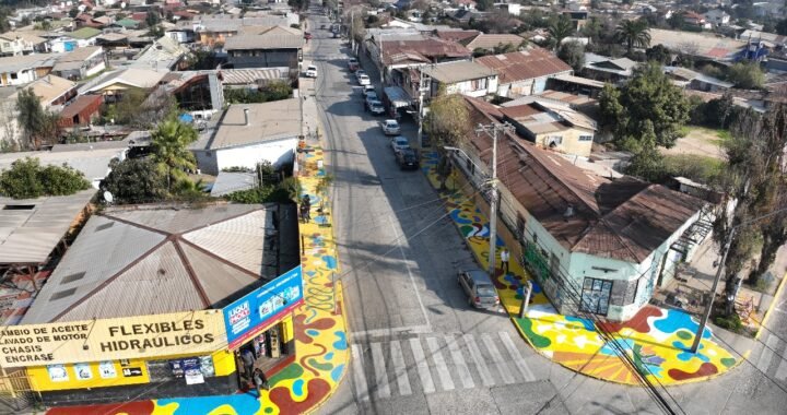 Comunidad Escolar de Villa Alemana Embellece Calle Victoria con un Mural Emblemático