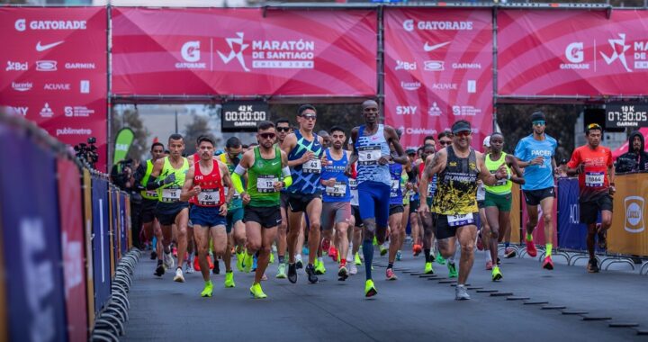 Maratonistas denuncian cobro abusivo por retiro de kits en la Maratón de Santiago 2025