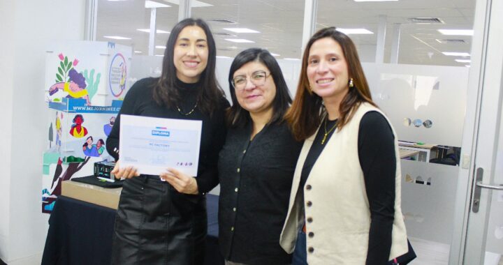 Tecnología y Esperanza: PC Factory Dona Notebooks a Jóvenes de Valparaíso para Impulsar su Educación