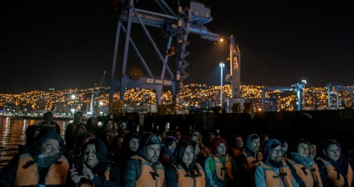 Cine flotante en Valparaíso: el Festival Proceso de Error zarpa con arte experimental en alta mar