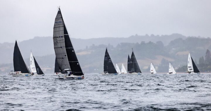 La lluvia no detuvo la emoción de la segunda etapa de la Regata Aramco Chiloé Bicentenario