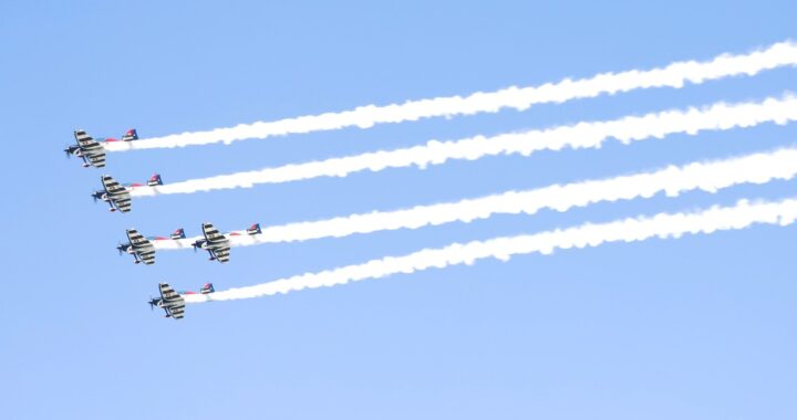 Halcones de la FACH deslumbraron con acrobacias en el cielo de Valparaíso