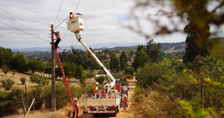 Villa Alemana cumple un sueño: vecinos de Los Arrayanes reciben moderna iluminación LED