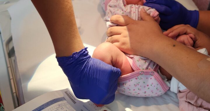 Hospital Gustavo Fricke lidera pesquisa neonatal ampliada en Chile